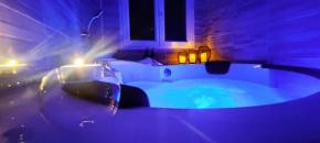 A l'Orée des pins - Gite et spa de 30 m2- Home Cinéma et massage en sup